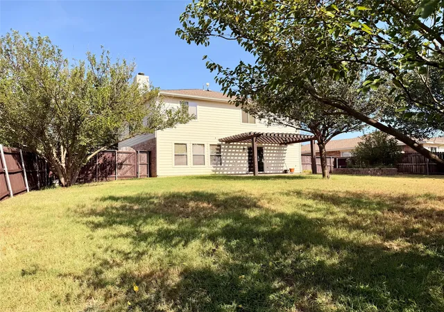 Photo 3 of Single family home for sale at 1313 Dakota Trl, Krum, TX 76249 | MLS# 21343569 | Listing updated on 2026-07-29