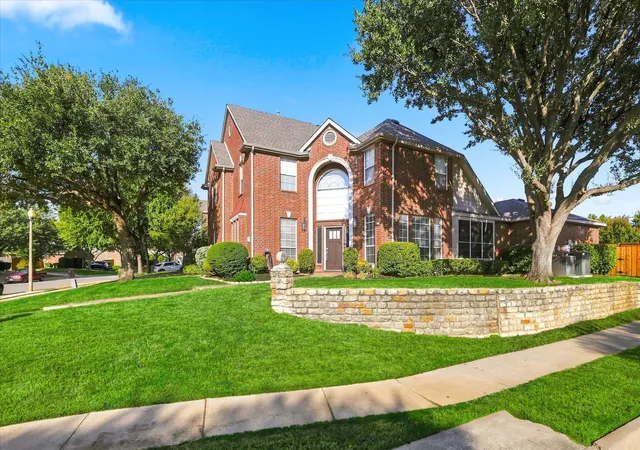 Photo 4 of Sale Pending at 2009 Whitefish Ct, Denton, TX 76210 | MLS# 21343038 | Listing updated on 2026-09-12