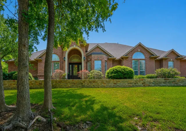 Photo 2 of Sale Pending at 6420 Shady Oaks Ln, Midlothian, TX 76065 | MLS# 21342751 | Listing updated on 2026-09-11