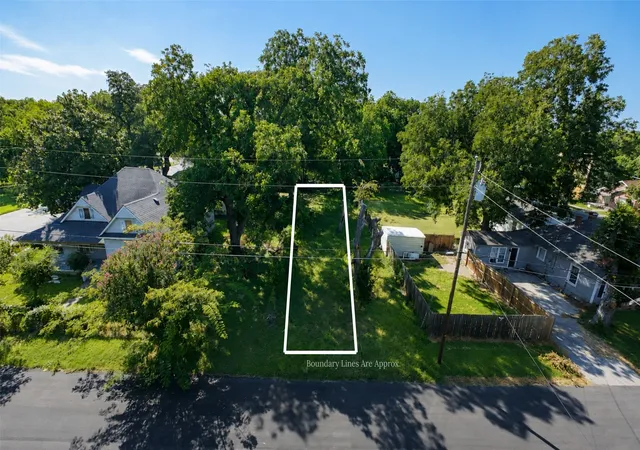 Land for sale at 810 Rusk St, Waco, TX 76704 | MLS# 21339650