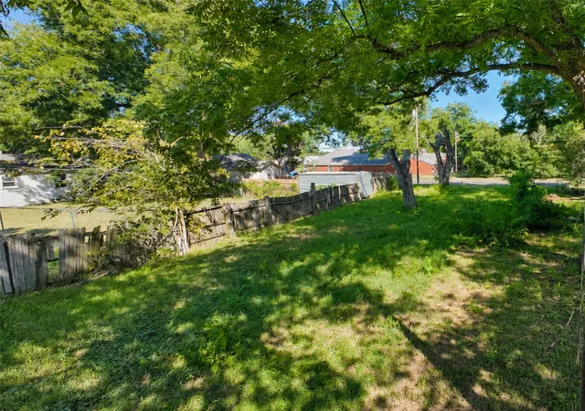 Photo 2 of Land for sale at 810 Rusk St, Waco, TX 76704 | MLS# 21339650 | Listing updated on 2026-07-29