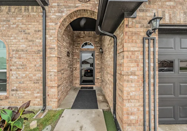 Photo 2 of Single family home for sale at 1240 Camden Yard Dr, Burleson, TX 76028 | MLS# 21337058 | Listing updated on 2026-09-18