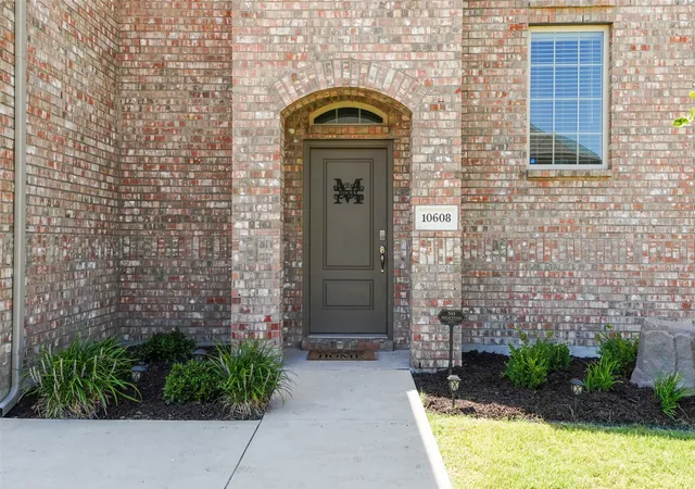 Photo 3 of Single family home for sale at 10608 Plumlee Ln, Aubrey, TX 76227 | MLS# 21343057 | Listing updated on 2026-09-14