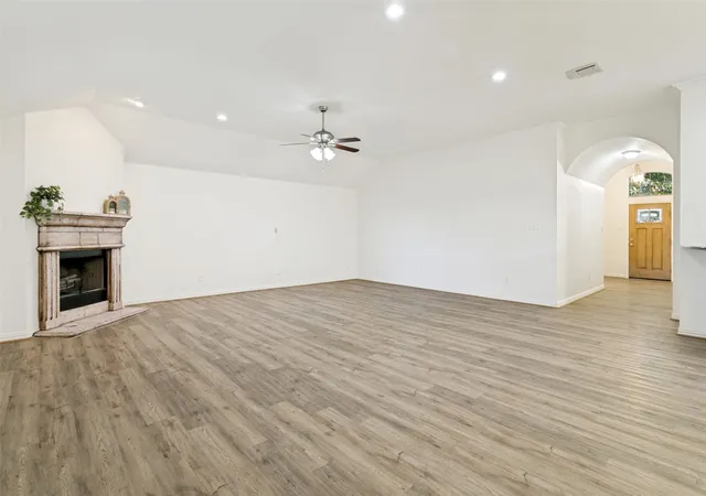 Photo 3 of Sale Pending at 368 Lockwood Ln, Weatherford, TX 76087 | MLS# 21343573 | Listing updated on 2026-09-10