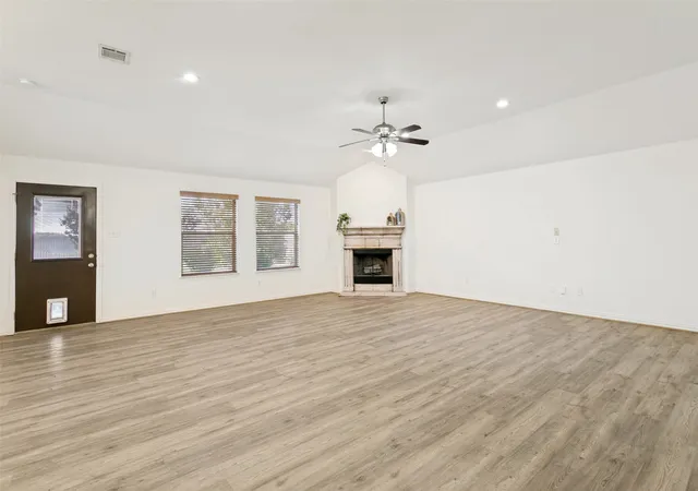 Photo 4 of Sale Pending at 368 Lockwood Ln, Weatherford, TX 76087 | MLS# 21343573 | Listing updated on 2026-09-10