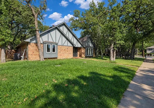 Photo 3 of Single family home for sale at 1409 Colony Dr, Irving, TX 75061 | MLS# 21343753 | Listing updated on 2026-09-12