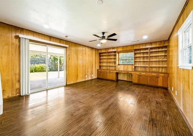 Photo 3 of Single family home for sale at 613 Whitener Rd, Euless, TX 76040 | MLS# 21343782 | Listing updated on 2026-09-11