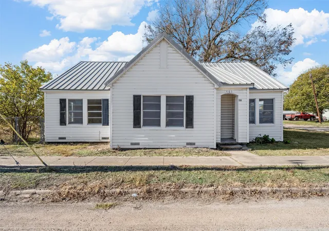 Photo 1 of Single family home for sale at 403 S 5Th St, Rosebud, TX 76570 | MLS# 21343808 | Listing updated on 2026-07-29