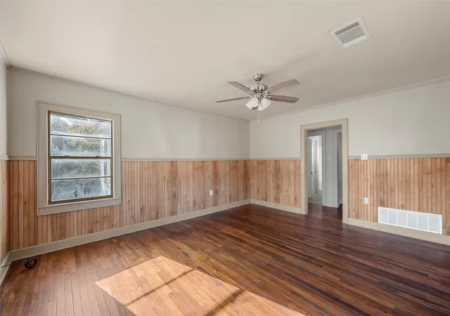 Photo 3 of Single family home for sale at 403 S 5Th St, Rosebud, TX 76570 | MLS# 21343808 | Listing updated on 2026-07-29