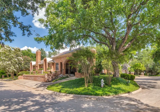 Photo 1 of Single family home for sale at 16028 Chalfont Pl, Dallas, TX 75248 | MLS# 21330028 | Listing updated on 2026-09-26