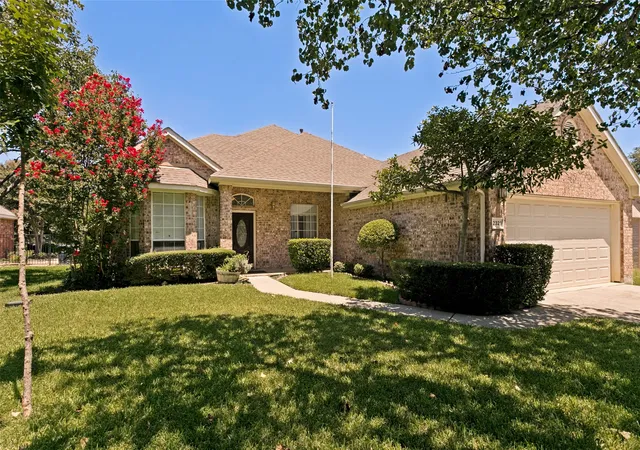Photo 1 of Sale Pending at 2321 Loon Lake Rd, Denton, TX 76210 | MLS# 21343877 | Listing updated on 2026-09-14