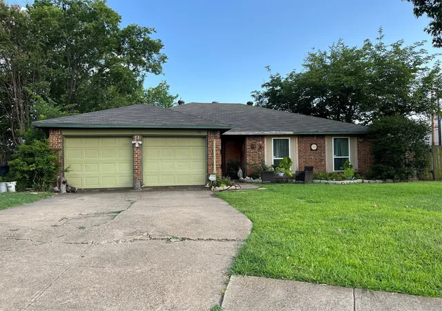 Photo 2 of Single family home for sale at 3001 Colony Dr, Mesquite, TX 75150 | MLS# 21343197 | Listing updated on 2026-08-02