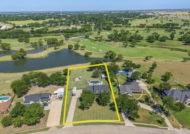 Photo 1 of Sale Pending at 141 Creekview Ln, Crandall, TX 75114 | MLS# 21343844 | Listing updated on 2026-09-27