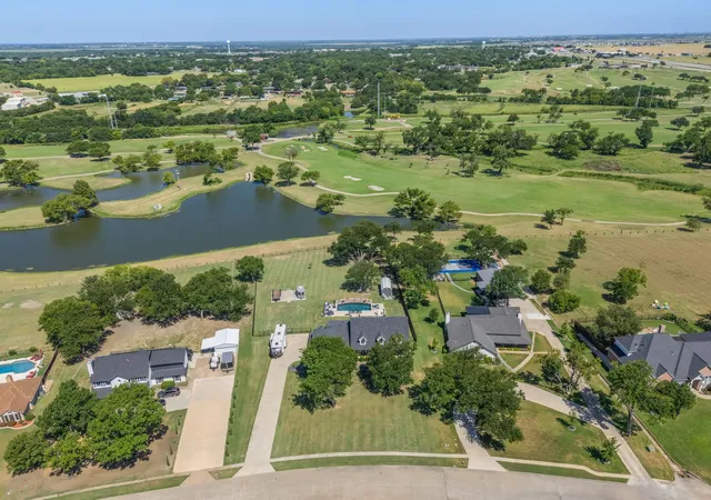 Photo 4 of Sale Pending at 141 Creekview Ln, Crandall, TX 75114 | MLS# 21343844 | Listing updated on 2026-09-27