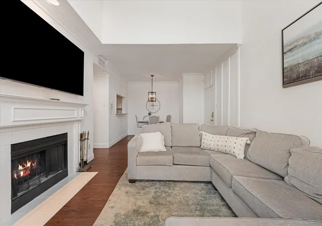 Listing Photo 4 - Condo for sale in building located at 4034 Rawlins St, Dallas, TX 75219 - Unit #101
