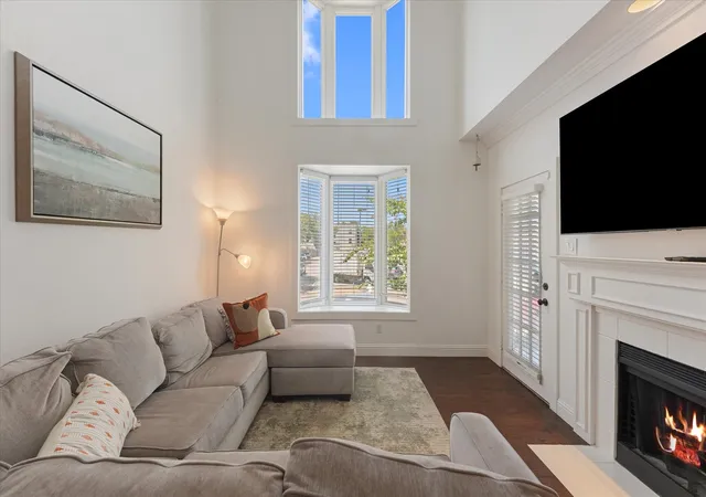 Listing Photo 5 - Condo for sale in building located at 4034 Rawlins St, Dallas, TX 75219 - Unit #101