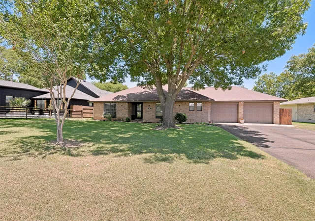 Photo 1 of Sale Pending at 226 Oakwood Dr, Lancaster, TX 75146 | MLS# 21343864 | Listing updated on 2026-09-15