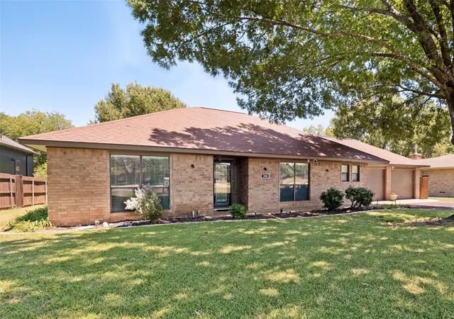 Photo 2 of Sale Pending at 226 Oakwood Dr, Lancaster, TX 75146 | MLS# 21343864 | Listing updated on 2026-09-15