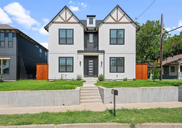 Photo 1 of Single family home for sale at 409 N Rogers St, Waxahachie, TX 75165 | MLS# 21343937 | Listing updated on 2026-07-29