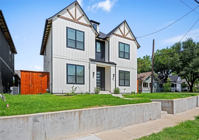 Photo 3 of Single family home for sale at 409 N Rogers St, Waxahachie, TX 75165 | MLS# 21343937 | Listing updated on 2026-07-29