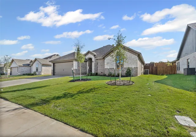 Photo 2 of Single family home for sale at 620 Jameson St, Springtown, TX 76082 | MLS# 21343321 | Listing updated on 2026-07-29