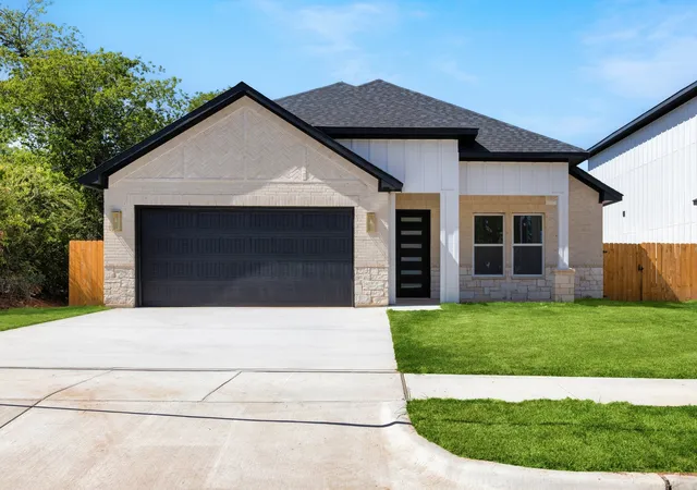 Photo 1 of Sale Pending at 4233 Avenue H, Fort Worth, TX 76105 | MLS# 21343962 | Listing updated on 2026-09-08