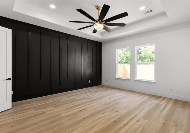 Photo 3 of Sale Pending at 4233 Avenue H, Fort Worth, TX 76105 | MLS# 21343962 | Listing updated on 2026-09-08