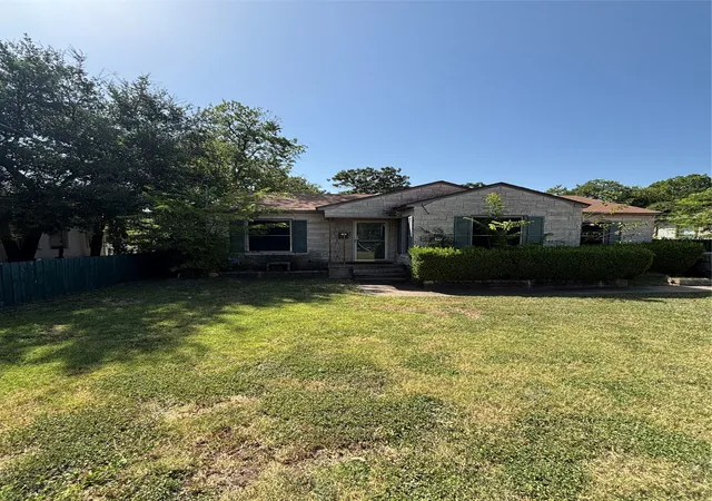 Photo 2 of Single family home for sale at 4252 S Cresthaven Rd, Dallas, TX 75209 | MLS# 21335937 | Listing updated on 2026-07-31