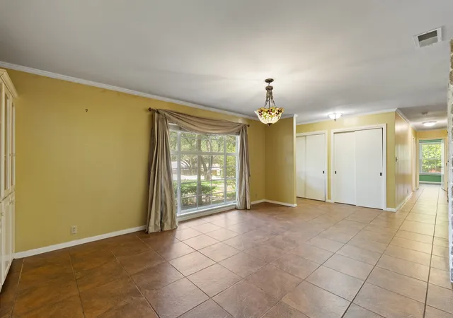Photo 3 of Single family home for sale at 7 Hill Terrace Pl, Cleburne, TX 76033 | MLS# 21342048 | Listing updated on 2026-09-08