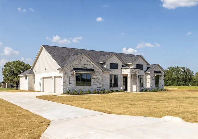 Photo 2 of Single family home for sale at 114 Red Bud Rd, Boyd, TX 76023 | MLS# 21344008 | Listing updated on 2026-09-29