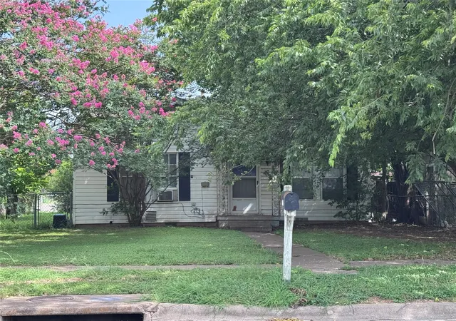 Photo 1 of Single family home for sale at 3300 Harrison St, Waco, TX 76705 | MLS# 21317739 | Listing updated on 2026-07-29