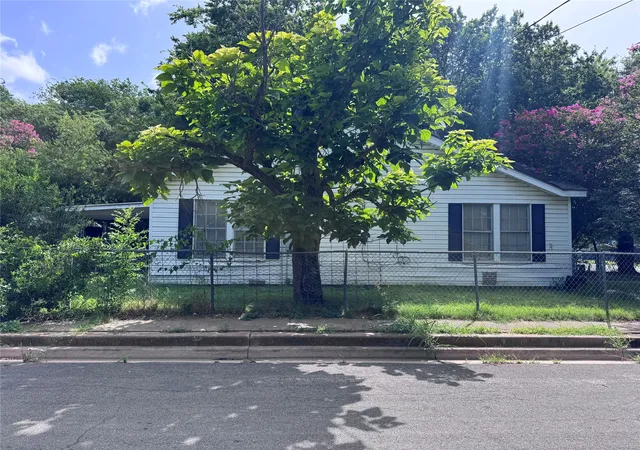 Photo 2 of Single family home for sale at 3300 Harrison St, Waco, TX 76705 | MLS# 21317739 | Listing updated on 2026-07-29