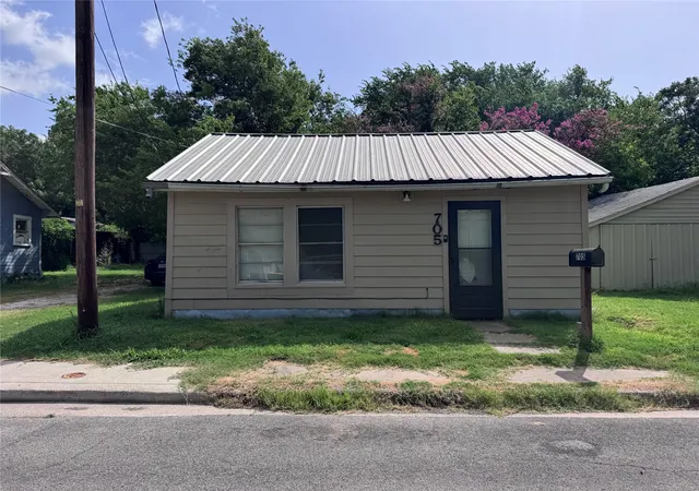 Photo 3 of Single family home for sale at 3300 Harrison St, Waco, TX 76705 | MLS# 21317739 | Listing updated on 2026-07-29