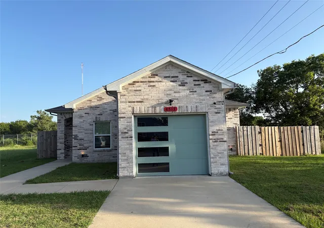Photo 1 of Single family home for sale at 4517 Spencer St, Greenville, TX 75401 | MLS# 21344027 | Listing updated on 2026-09-17