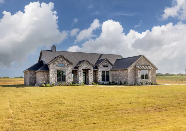 Photo 3 of Single family home for sale at 115 Red Bud Rd, Boyd, TX 76023 | MLS# 21344031 | Listing updated on 2026-09-29