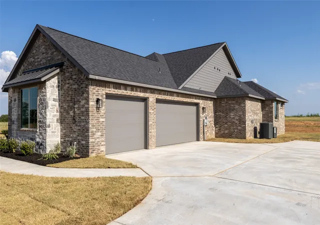 Photo 4 of Single family home for sale at 115 Red Bud Rd, Boyd, TX 76023 | MLS# 21344031 | Listing updated on 2026-09-29