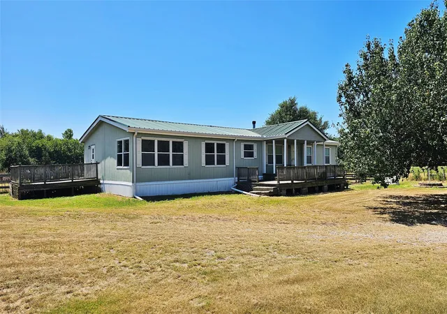 Photo 4 of Manufactured home for sale at 2247 County Road 2130, Greenville, TX 75402 | MLS# 21343475 | Listing updated on 2026-10-07