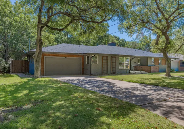Photo 2 of Single family home for sale at 633 N Mckown Ave, Sherman, TX 75092 | MLS# 21339893 | Listing updated on 2026-07-29
