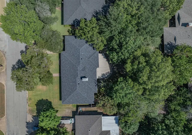 Photo 3 of Sale Pending at 633 N Mckown Ave, Sherman, TX 75092 | MLS# 21339893 | Listing updated on 2026-10-02