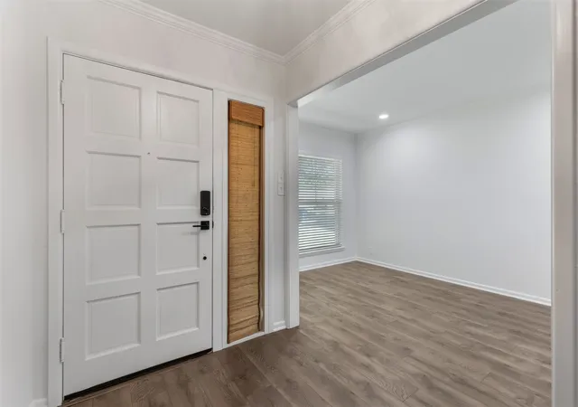 Photo 4 of Sale Pending at 633 N Mckown Ave, Sherman, TX 75092 | MLS# 21339893 | Listing updated on 2026-10-02