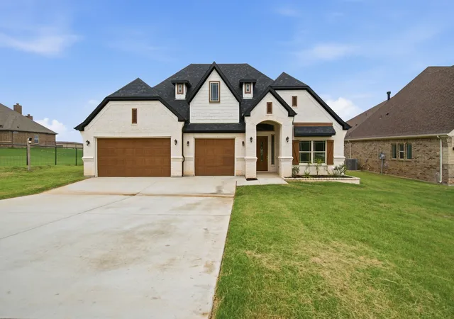 Photo 1 of Single family home for sale at 680 Jennings Ln, Azle, TX 76020 | MLS# 21343054 | Listing updated on 2026-07-29