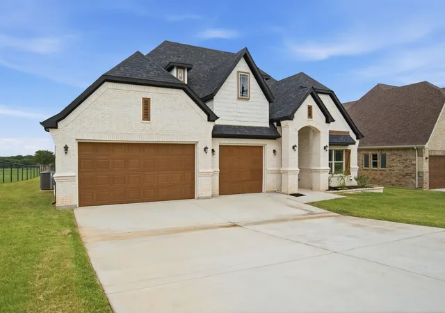 Photo 3 of Single family home for sale at 680 Jennings Ln, Azle, TX 76020 | MLS# 21343054 | Listing updated on 2026-07-29