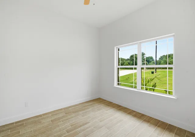 Photo 4 of Single family home for sale at 680 Jennings Ln, Azle, TX 76020 | MLS# 21343054 | Listing updated on 2026-09-20