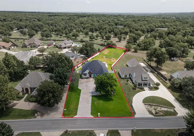 Photo 1 of Single family home for sale at 9303 Bellechase Rd, Granbury, TX 76049 | MLS# 21343283 | Listing updated on 2026-09-12