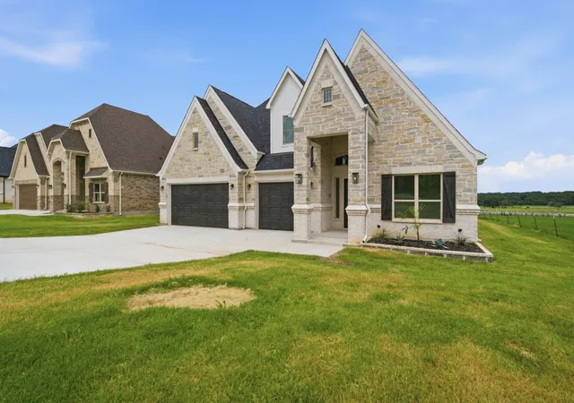 Photo 2 of Single family home for sale at 672 Jennings Ln, Azle, TX 76020 | MLS# 21343655 | Listing updated on 2026-07-29