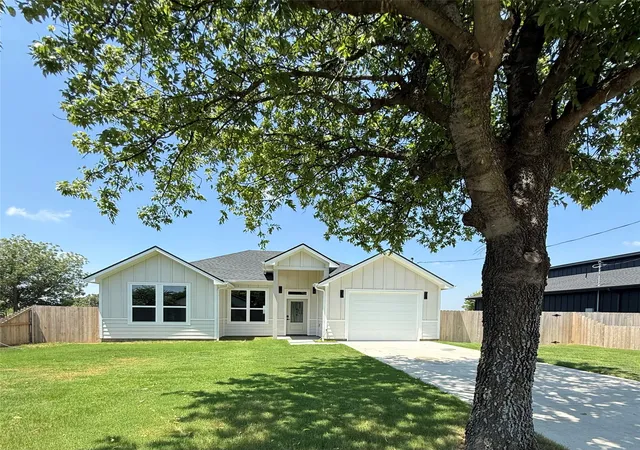 Photo 1 of Single family home for sale at 413 N Cleburne Whitney Rd, Rio Vista, TX 76093 | MLS# 21342463 | Listing updated on 2026-07-29
