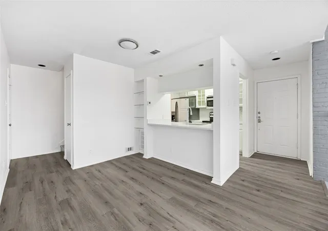 Photo 4 of Condo for sale at 18240 Midway Rd #402, Dallas, TX 75287 | MLS# 21344187 | Listing updated on 2026-09-09