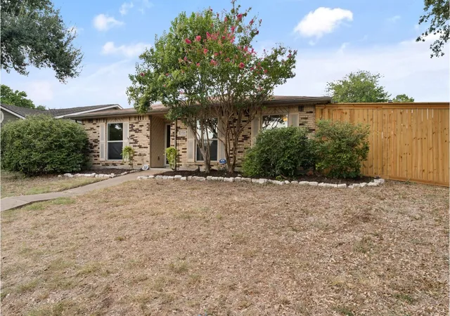 Photo 3 of Single family home for sale at 3321 Edgecliff Dr, Garland, TX 75043 | MLS# 21344216 | Listing updated on 2026-09-13