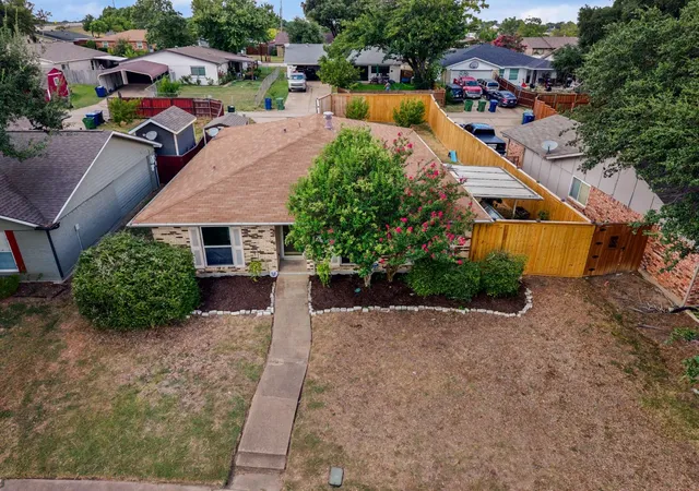 Photo 4 of Sale Pending at 3321 Edgecliff Dr, Garland, TX 75043 | MLS# 21344216 | Listing updated on 2026-10-03