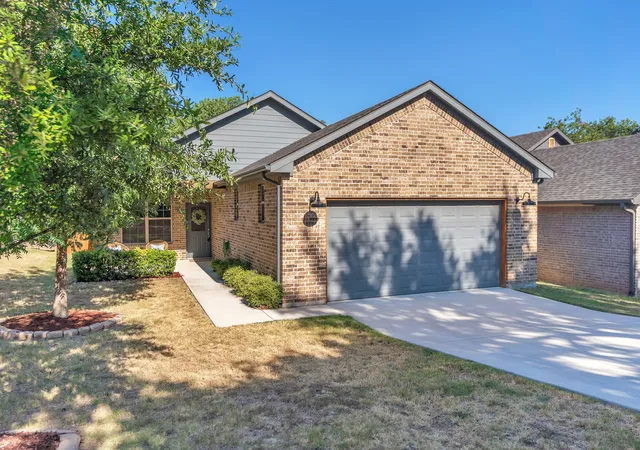 Photo 3 of Single family home for sale at 1308 Liberty St, Weatherford, TX 76086 | MLS# 21343550 | Listing updated on 2026-10-05